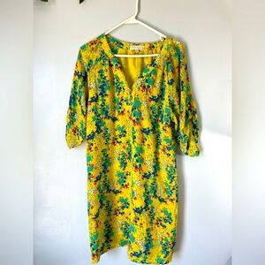 Britt Ryan 100% Silk Floral Yellow Dress Size 8 Gold Buttoned V-Neckline Closure